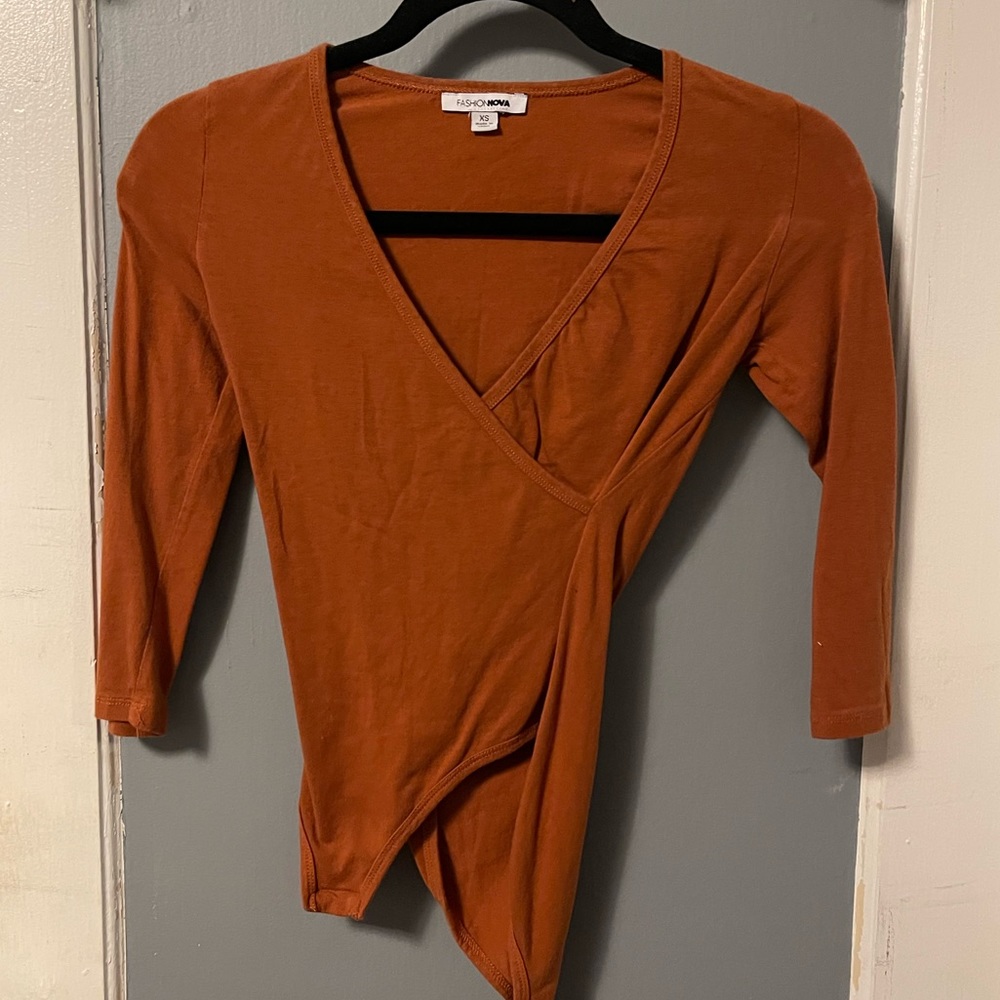 FASHION NOVA ORANGE BODYSUIT SIZE XS